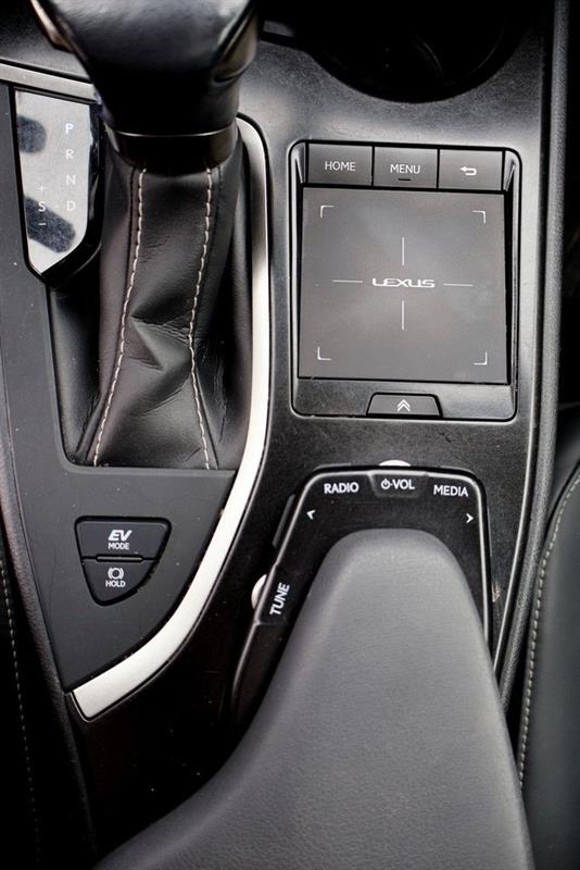 lexus UX 2021 - 18