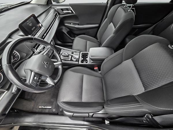 mitsubishi Outlander 2022 - 12