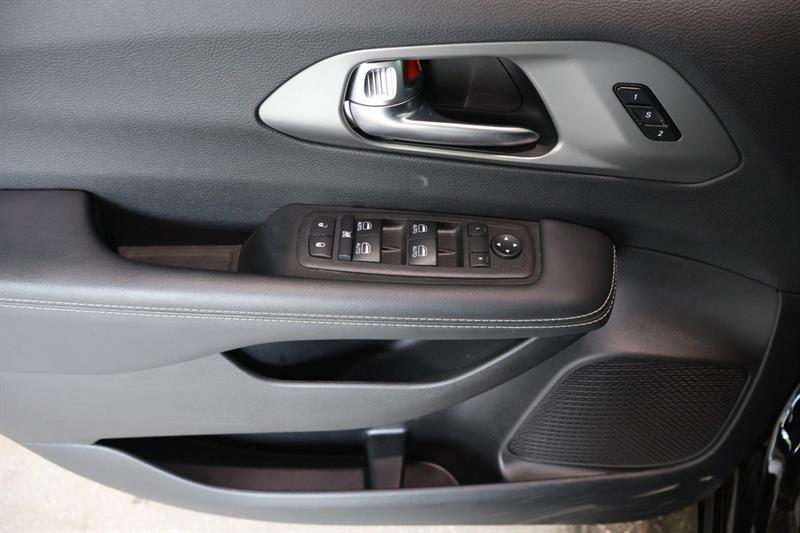 chrysler Pacifica 2025 - 27
