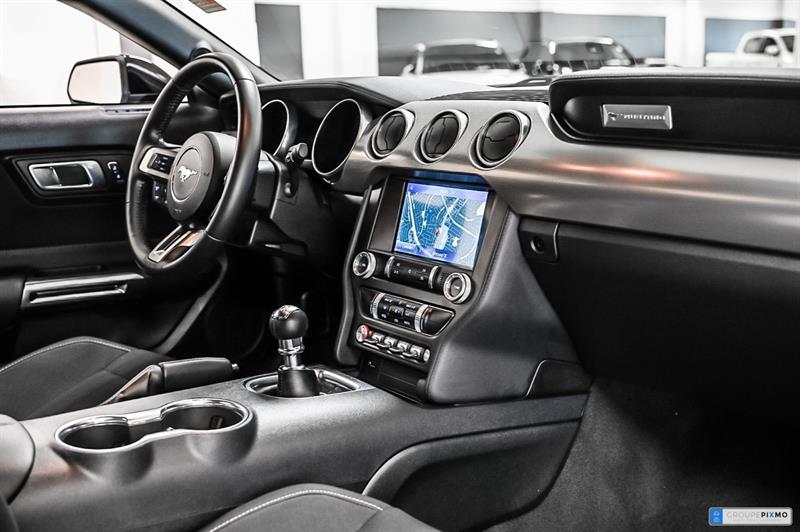 ford Mustang 2022 - 25