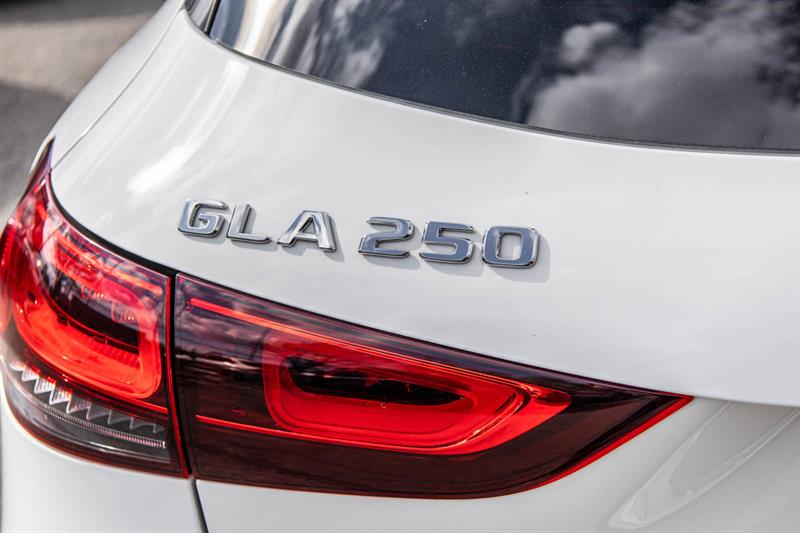 mercedes-benz GLA250 2023 - 8