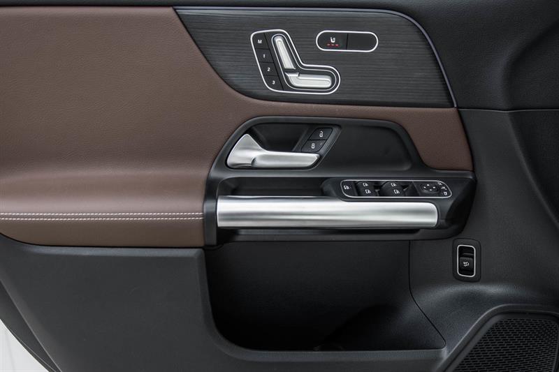 mercedes-benz GLA250 2023 - 12