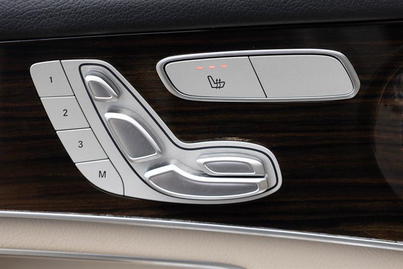 mercedes-benz GLC300 2019 - 18