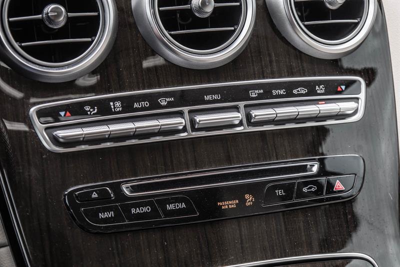 mercedes-benz GLC300 2019 - 27