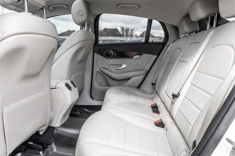 mercedes-benz GLC300 2019 - 34