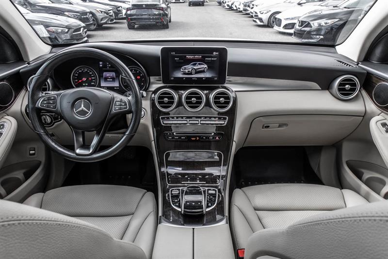 mercedes-benz GLC300 2019 - 35