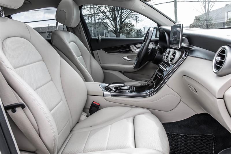 mercedes-benz GLC300 2019 - 38
