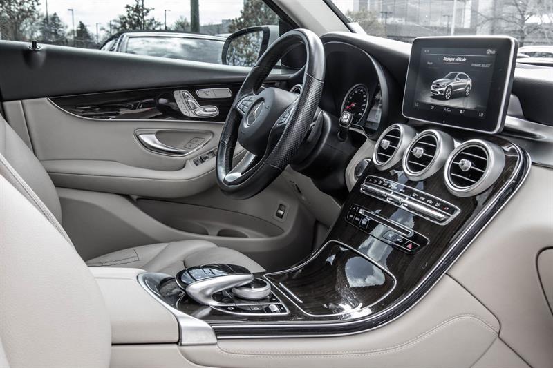 mercedes-benz GLC300 2019 - 39