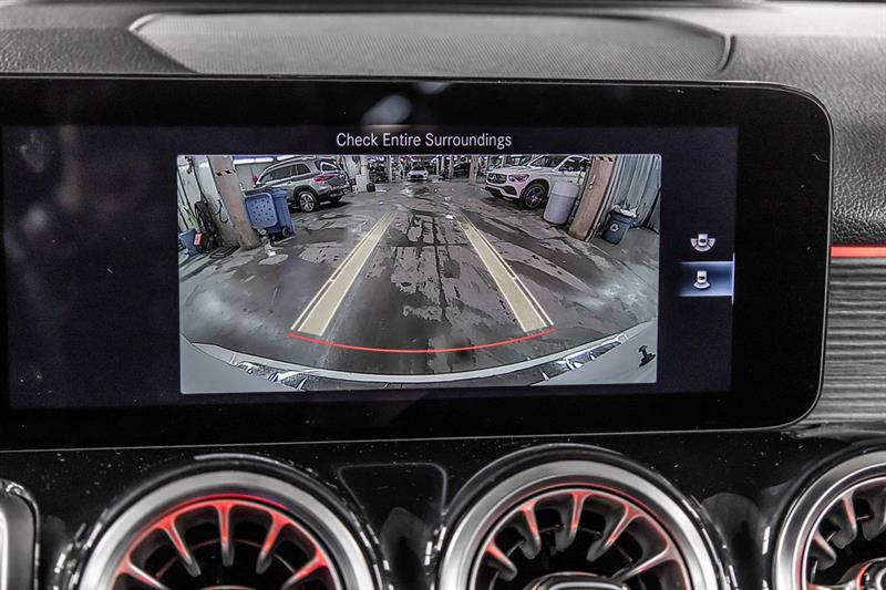 mercedes-benz GLB250 2022 - 35