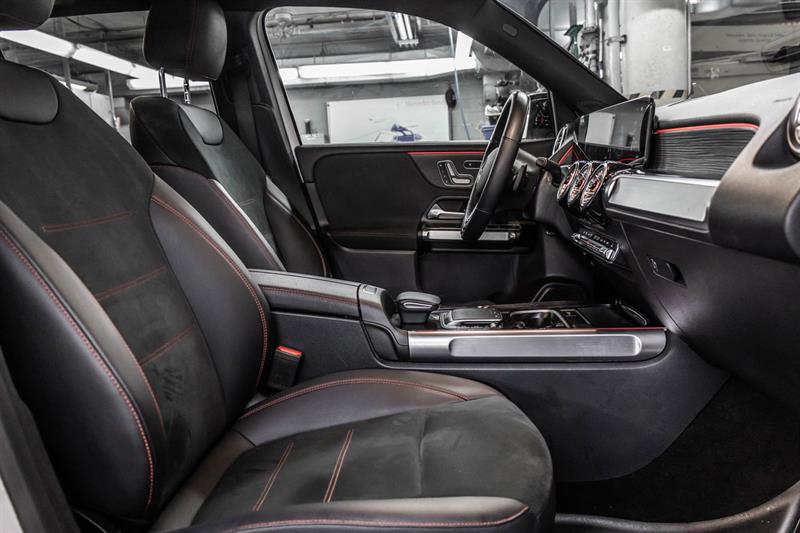 mercedes-benz GLB250 2022 - 41