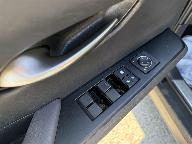 lexus UX 2019 - 21