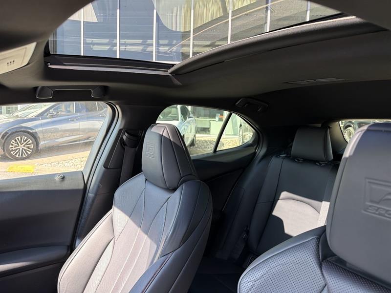 lexus UX 2019 - 30