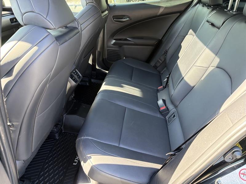 lexus UX 2019 - 31