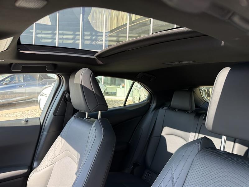 lexus UX 2025 - 30