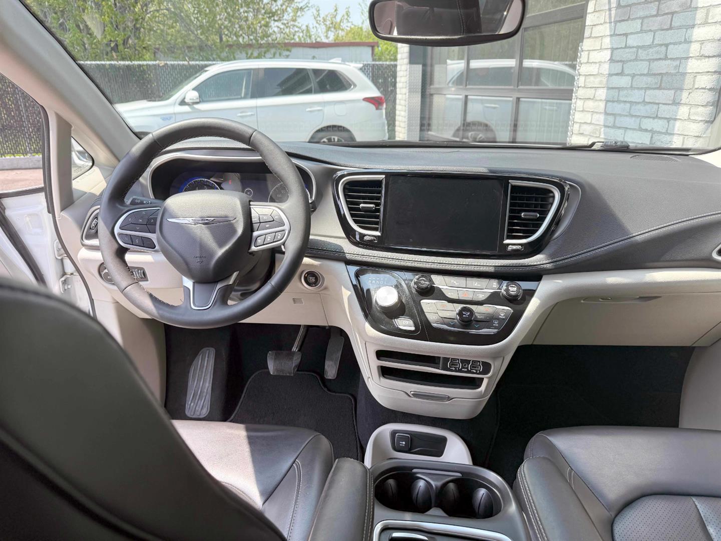 chrysler Pacifica 2023 - 26