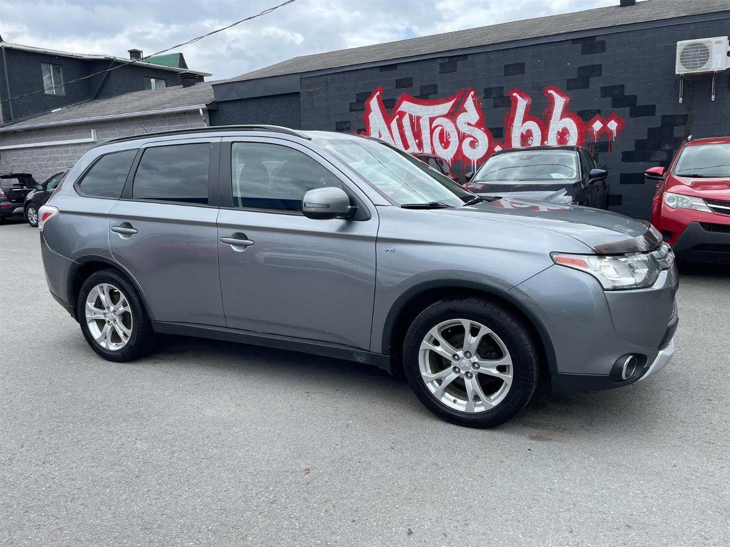 Gray 2015 Mitsubishi Outlander SE AWD SUV / Crossover All-Wheel Drive Automatic