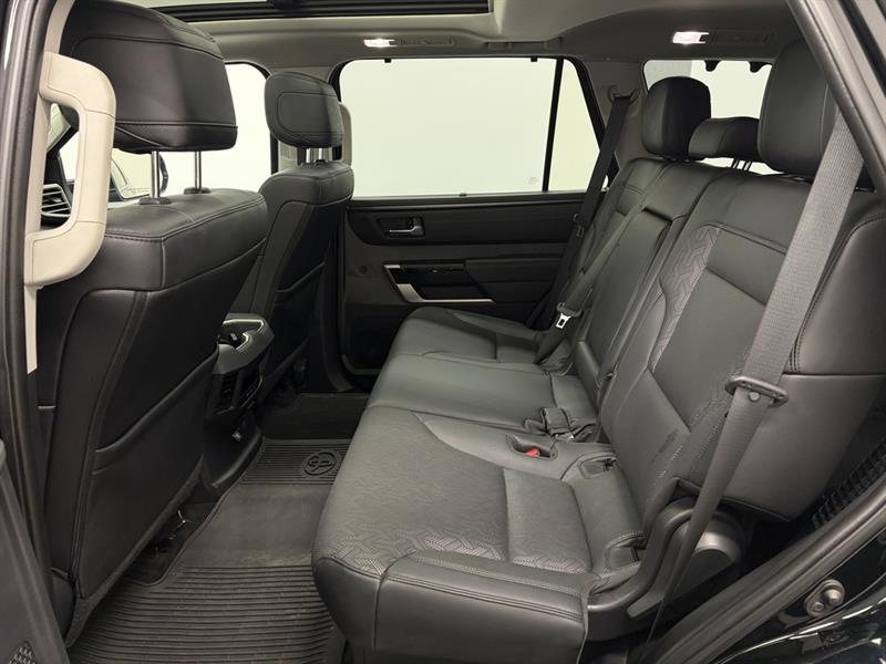 toyota Sequoia 2023 - 16