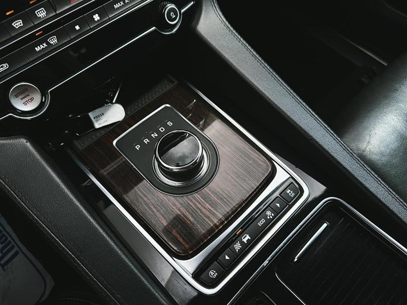 jaguar F-PACE 2019 - 36