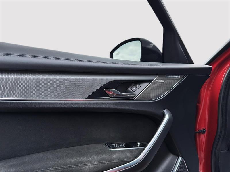 jaguar F-PACE 2021 - 13