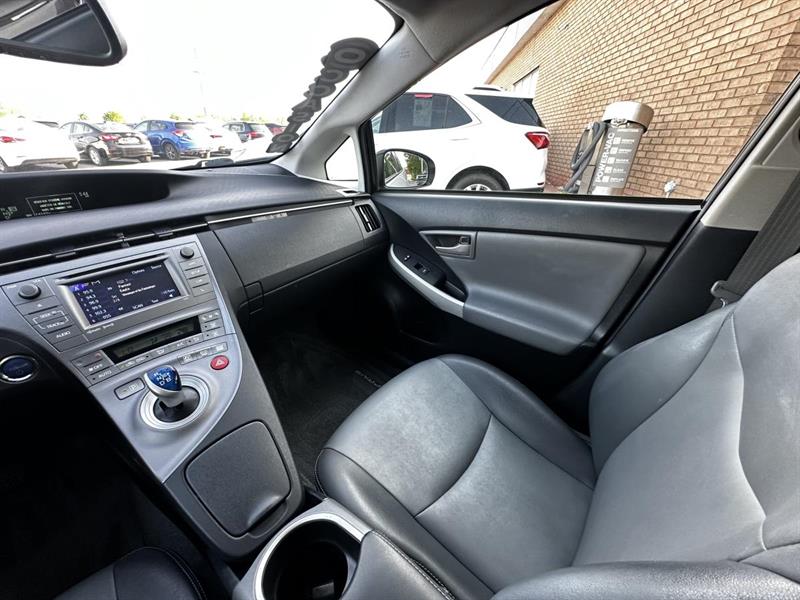 toyota Prius 2015 - 14