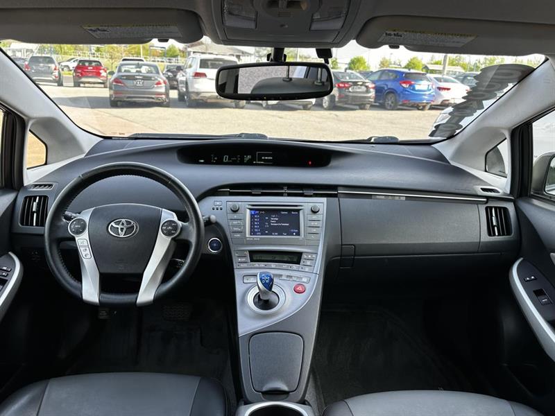 toyota Prius 2015 - 17