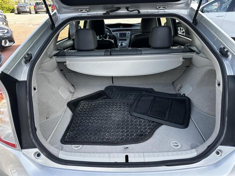 toyota Prius 2015 - 18
