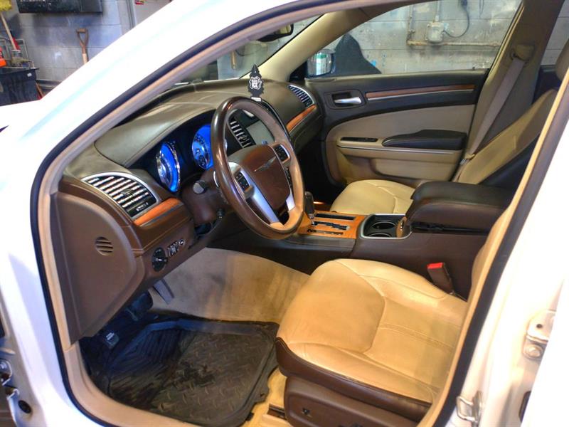 chrysler 300c 2012 - 9
