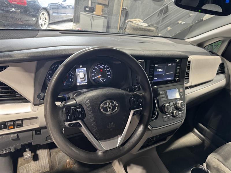toyota Sienna 2018 - 10