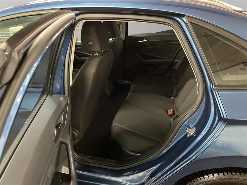 volkswagen Jetta 2019 - 16