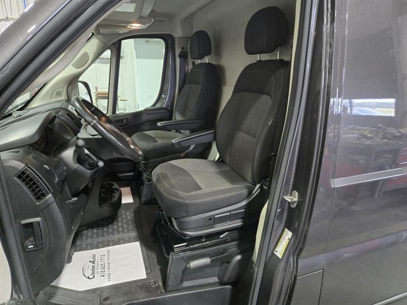ram ProMaster fourgonnette utilitaire 2019 - 13