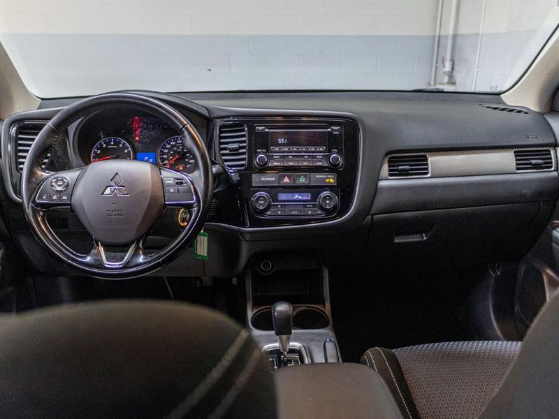 mitsubishi OUTLANDER AWD ES 2016 - 19
