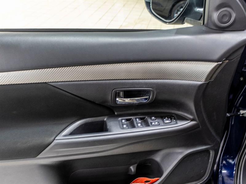 mitsubishi OUTLANDER AWD ES 2016 - 23