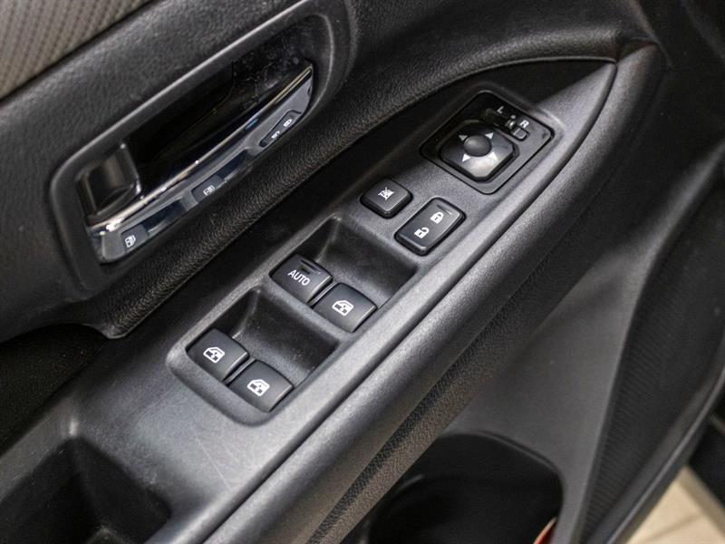 mitsubishi OUTLANDER AWD ES 2016 - 24
