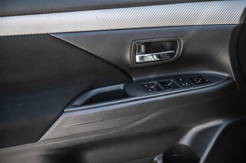 mitsubishi Outlander 2018 - 14