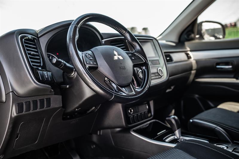 mitsubishi Outlander 2018 - 16