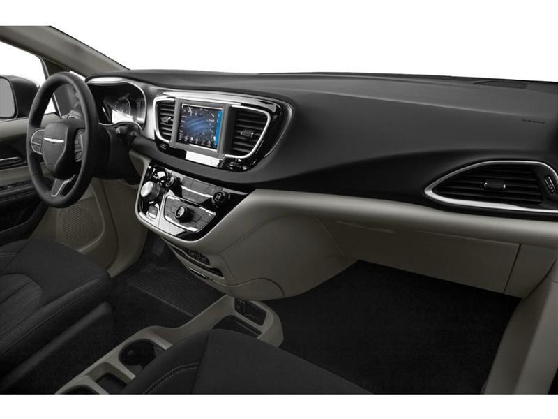 2025 Chrysler Grand Caravan - Image 11