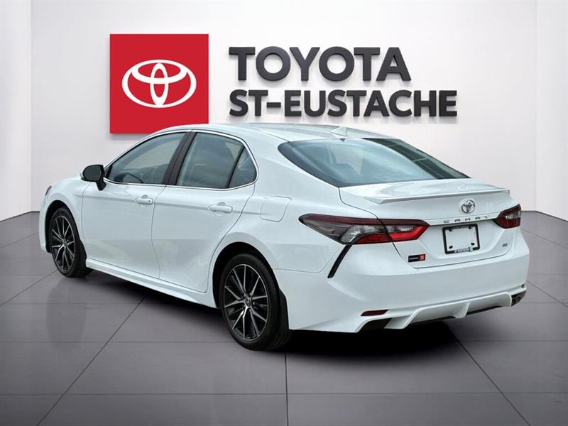 toyota Camry 2022 - 8
