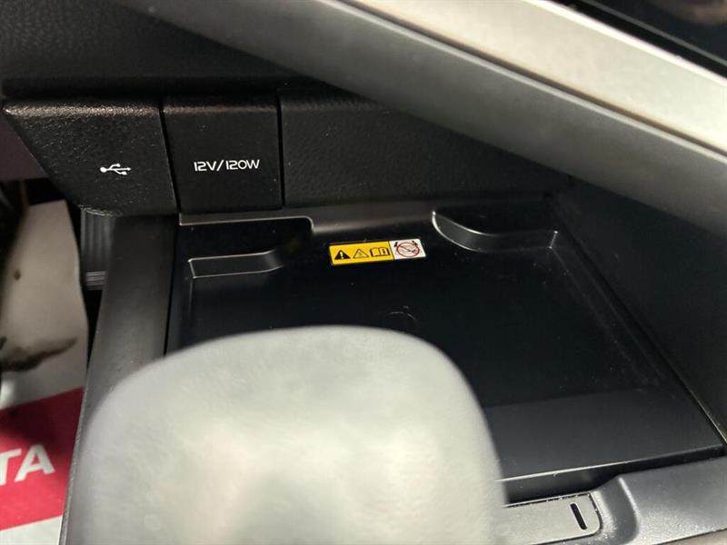 toyota Camry 2022 - 26