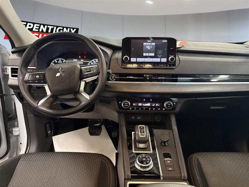 mitsubishi Outlander 2022 - 11