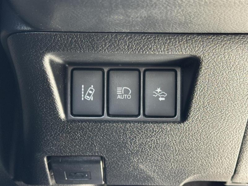 toyota Yaris Hatchback 2018 - 24