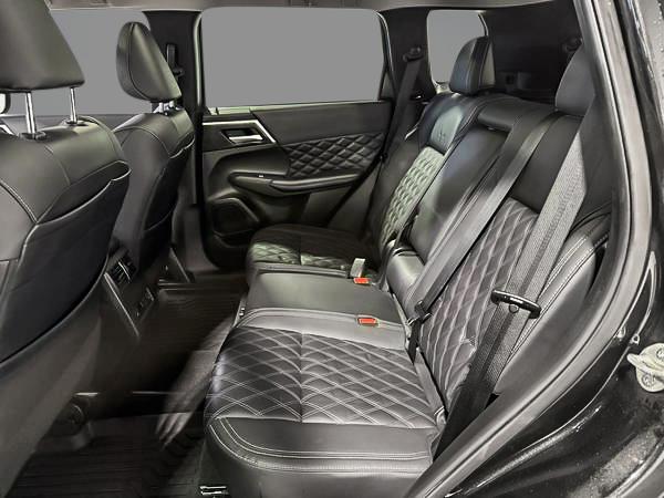 mitsubishi Outlander 2023 - 25