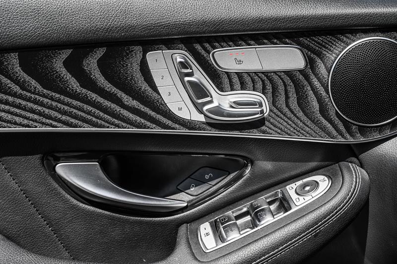 mercedes-benz GLC300 2022 - 18