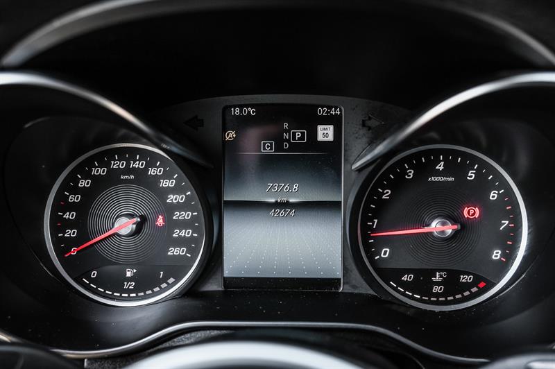 mercedes-benz GLC300 2022 - 21