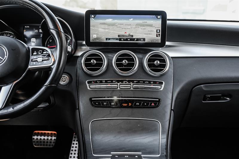 mercedes-benz GLC300 2022 - 28