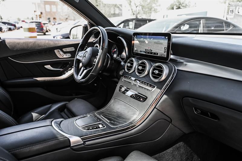 mercedes-benz GLC300 2022 - 29