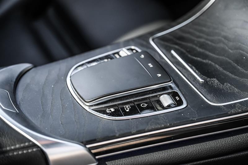 mercedes-benz GLC300 2022 - 30