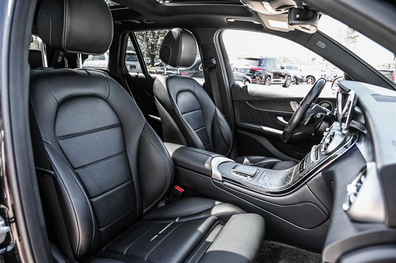 mercedes-benz GLC300 2022 - 31