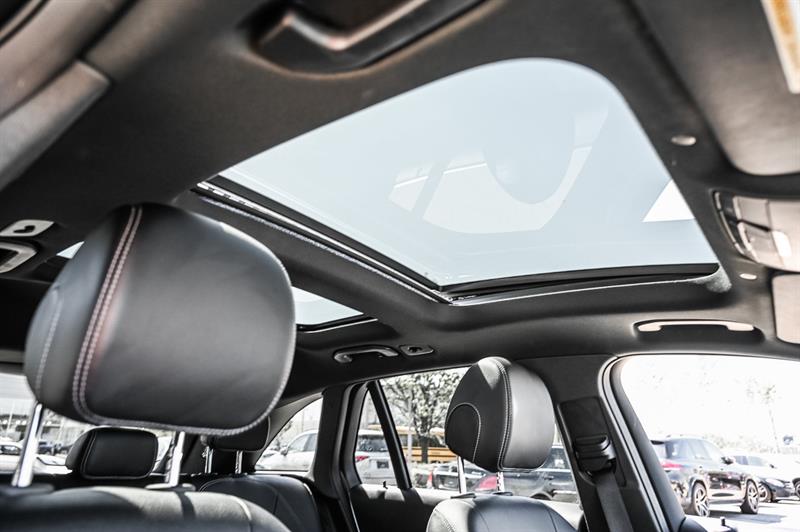 mercedes-benz GLC300 2022 - 32