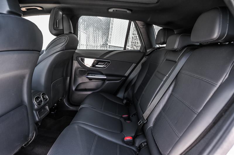 mercedes-benz GLC300 2025 - 26