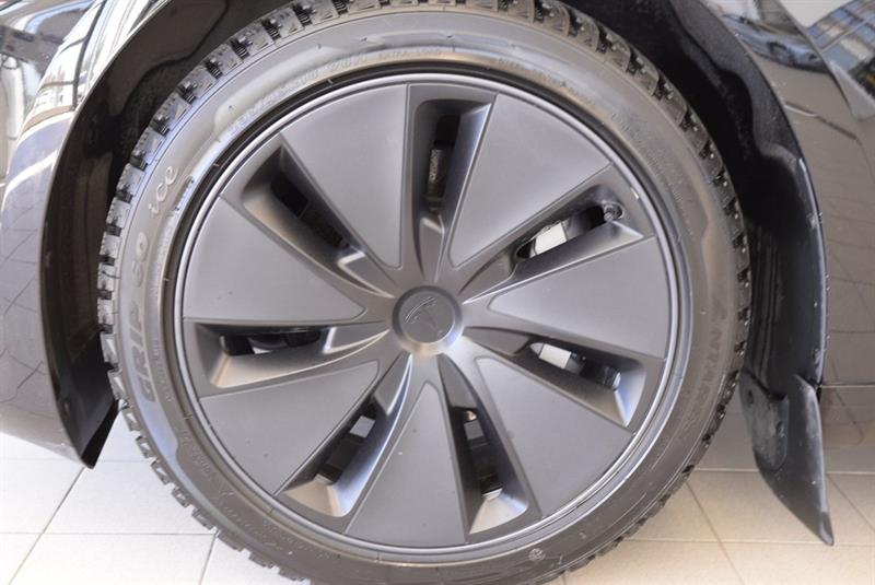 tesla Model 3 2024 - 8